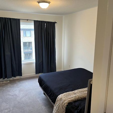 Apartament Luxury Brand New Townhouse In Milton Ontario Zewnętrze zdjęcie