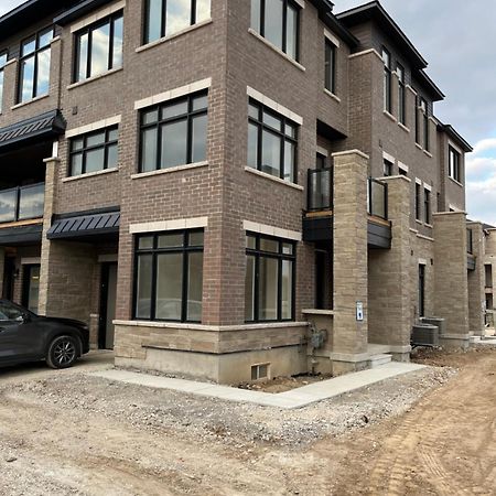 Apartament Luxury Brand New Townhouse In Milton Ontario Zewnętrze zdjęcie